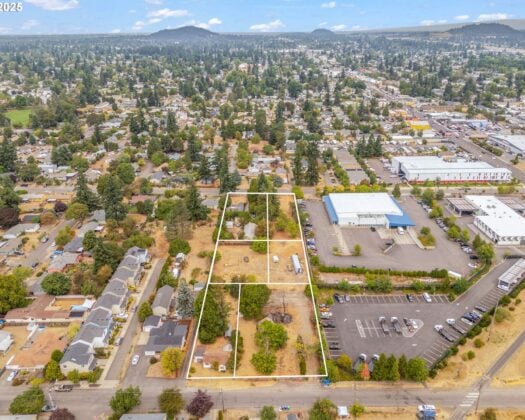 7928 SE Crystal Springs Blvd, Portland, OR 97035
