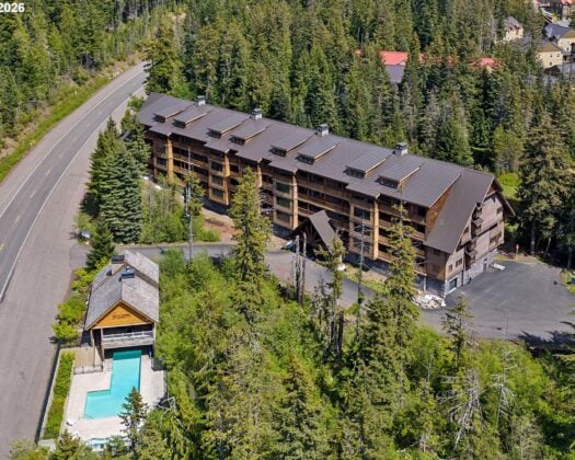 31206 E Collins Lake Rd 25, Government Camp, OR 97028