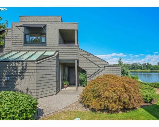 5672 S Riverpoint Ln, Portland, OR 97239