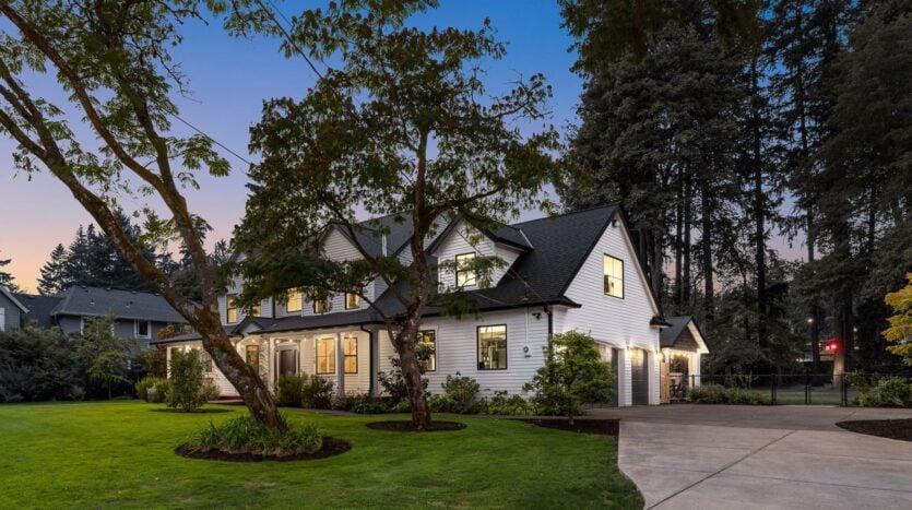 4 bedroom single family residence at 4725 Upper Dr, Lake Oswego